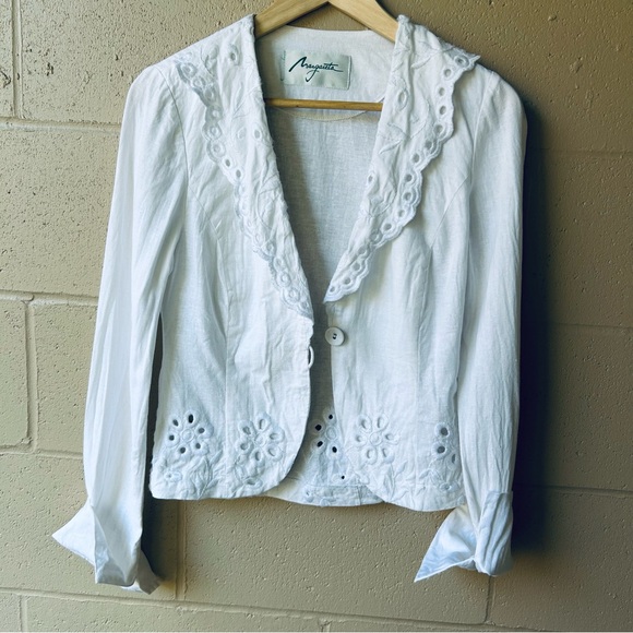 Margaieta White Linen Blazer Made in Canada - Picture 4 of 13